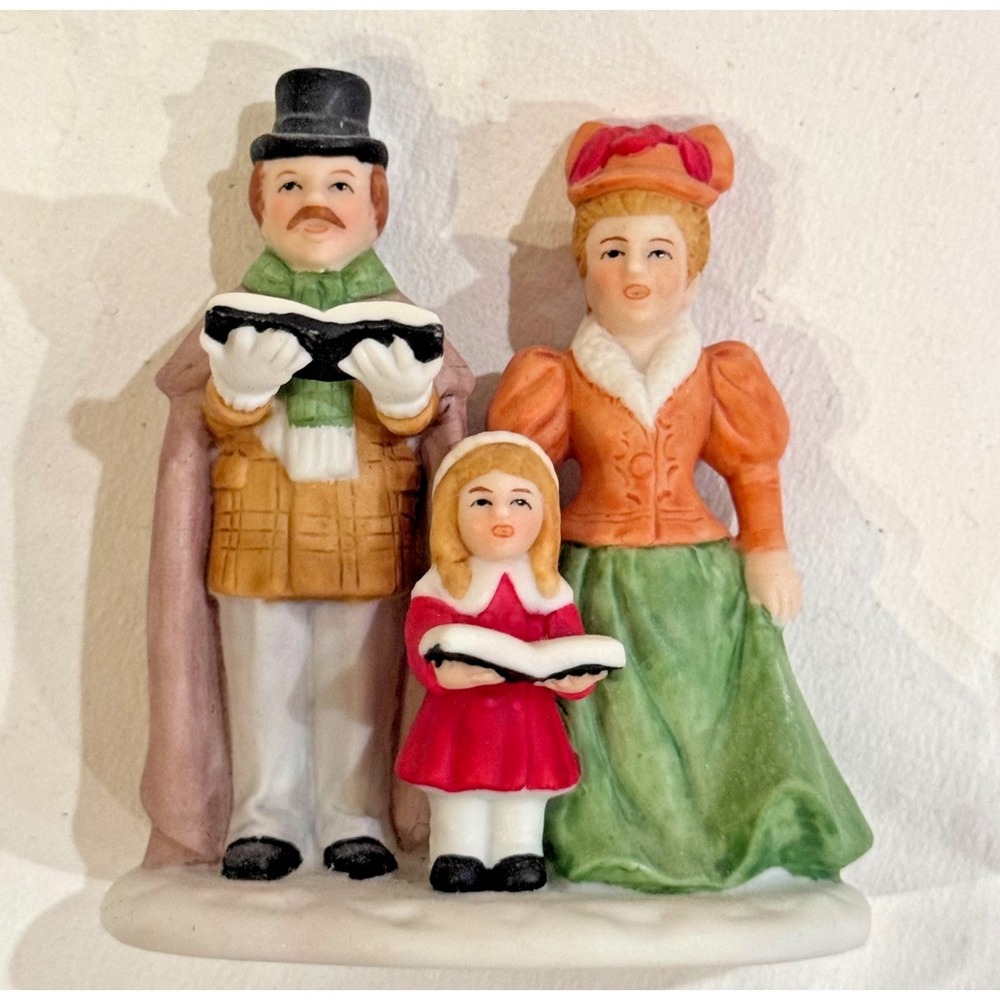 VTG Lefton Colonial Village The Griffiths 00661 Carolers Caroling Family